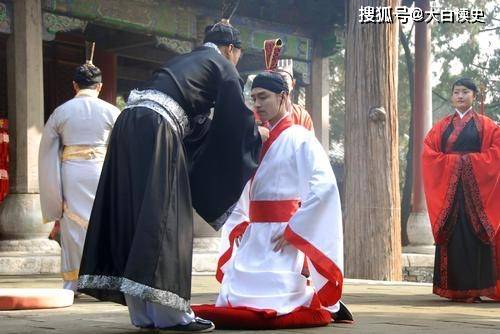 古代男子20岁举行的冠礼是怎么回事？原来二十弱冠是这个意思_成年