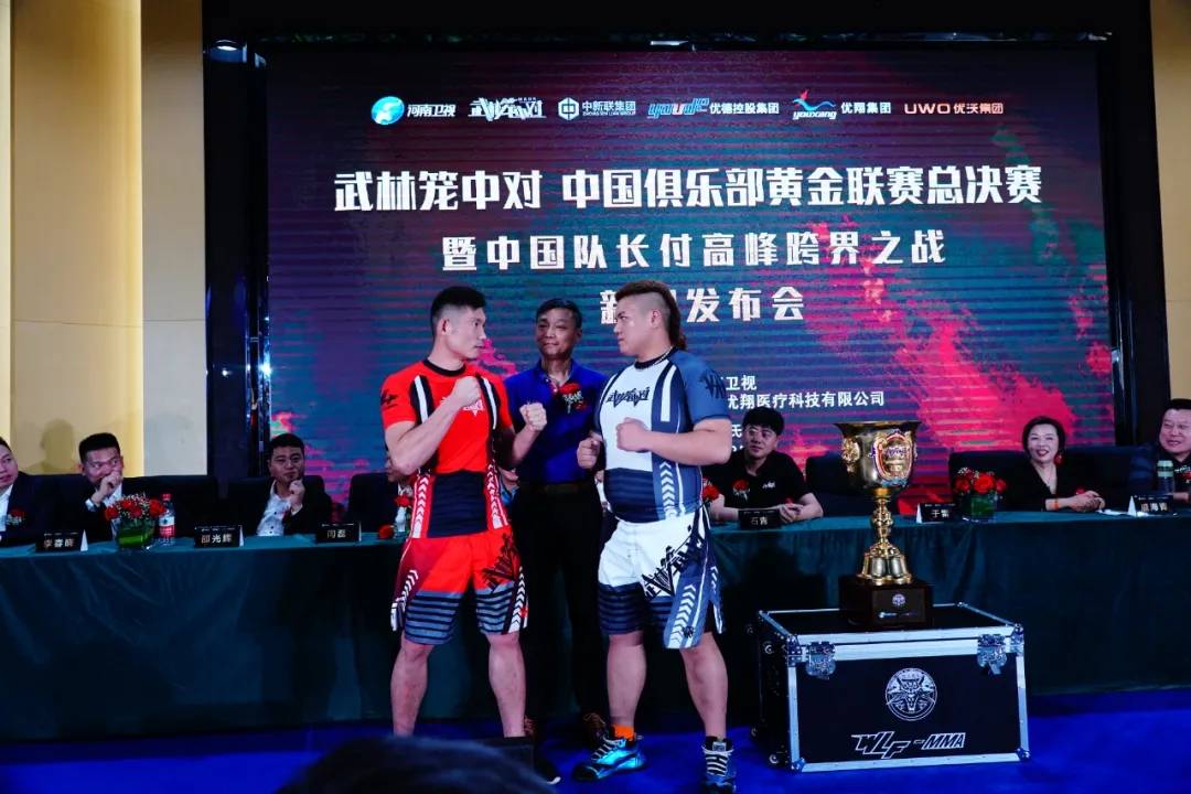 付高峰打mma秒杀对手,地面完全不虚,被200斤巨兽压制还能翻盘_巴昌