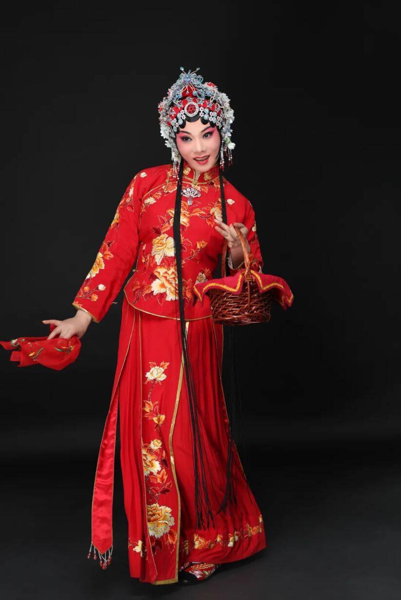 倪春艳河南卫视梨园春金奖霸主,著名曲剧表演艺术家周玉珍亲传弟子.