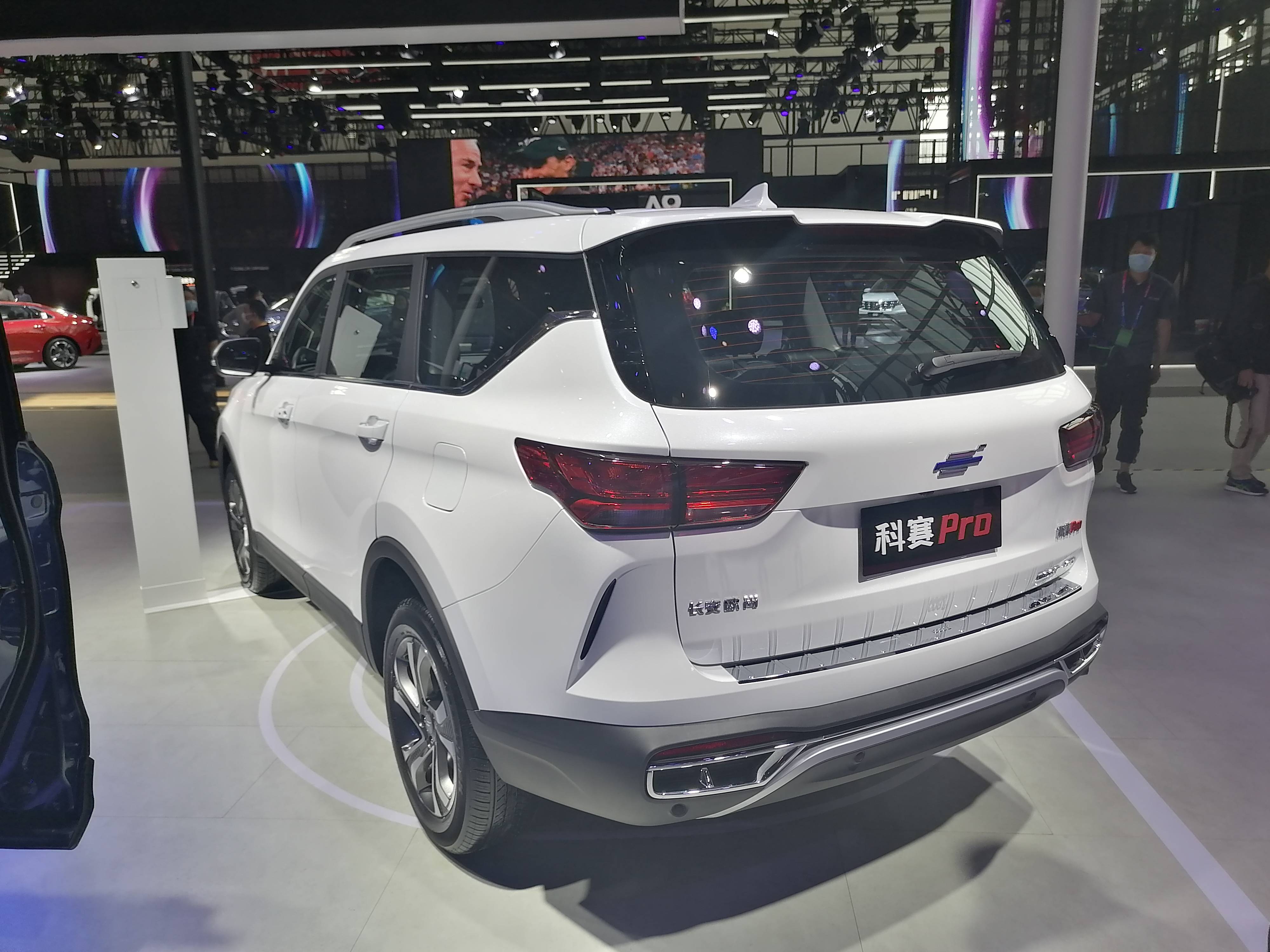 北京车展实拍大7座中型suv长安欧尚科赛pro亮相推出9款车型