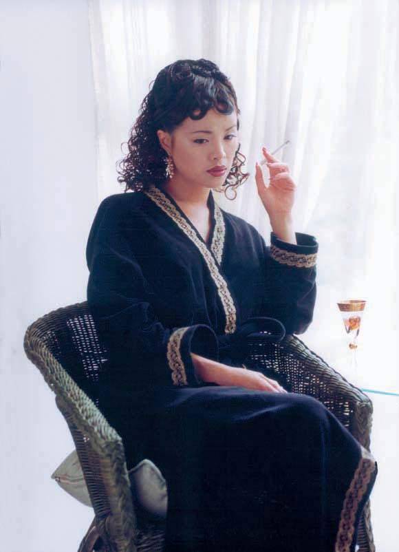 22岁出道,登上大尺度杂志,拍电影被禁播9年,闪婚嫁百亿富豪_石兰