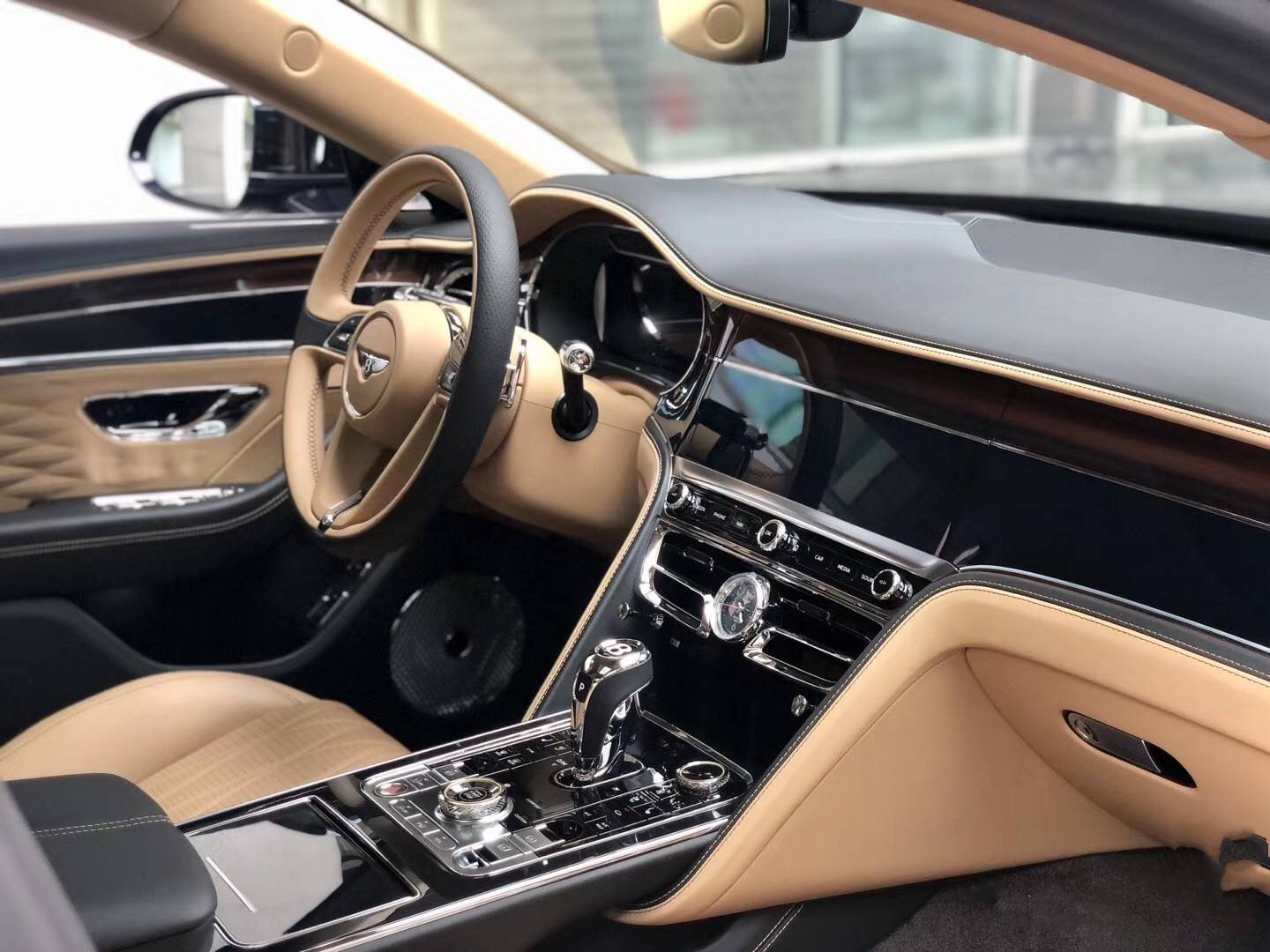 20款宾利飞驰底价热售 为传奇人生闪耀而来-搜狐大视野-搜狐新闻