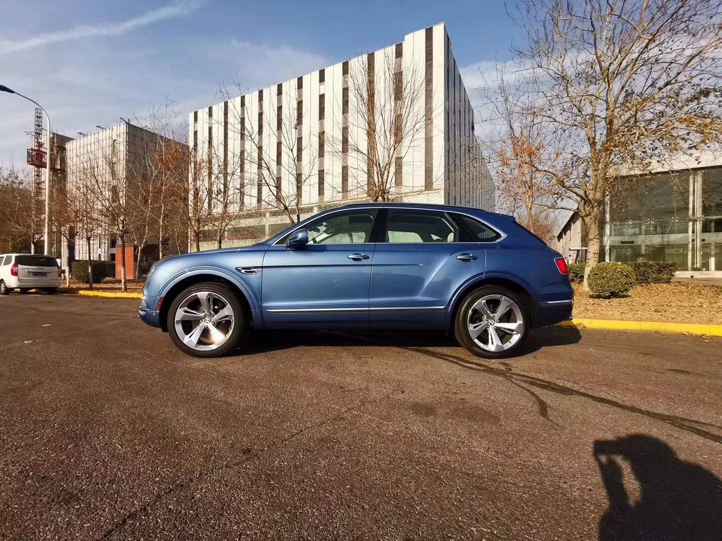 搜狐汽车-廊坊站 2020-10-02 11:12 添越bentagya就是宾利向超豪华suv