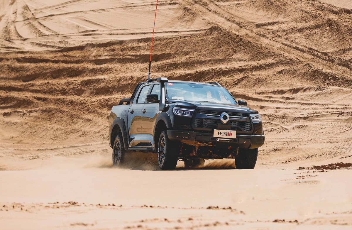 腾格里的游骑兵沙漠体验哈弗h9长城炮