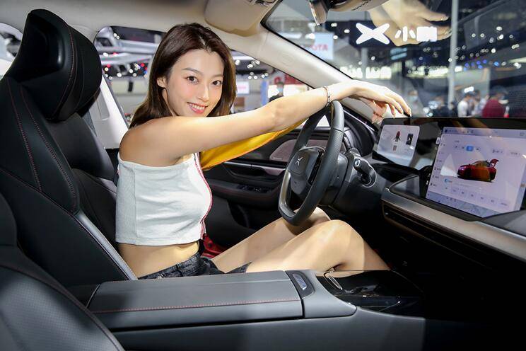 崔馨月称赞p7内部空间大