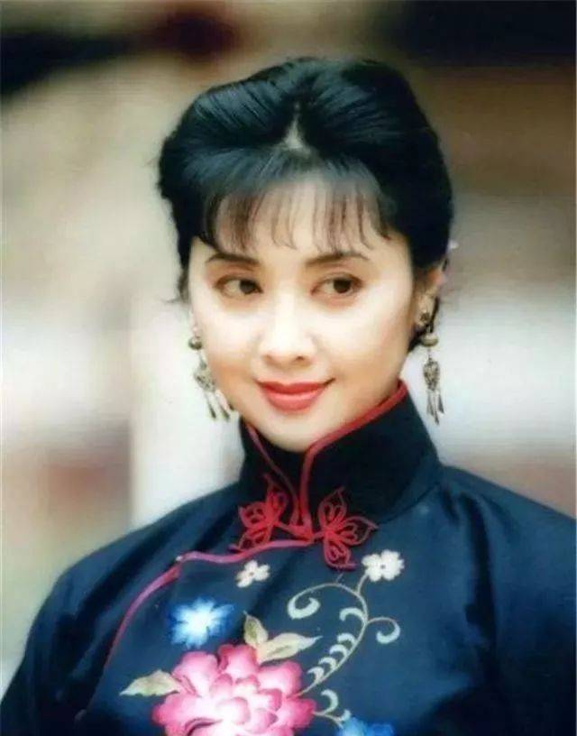 原创68岁女儿国国王朱琳:美人终将迟暮,但她依旧是最美的模样