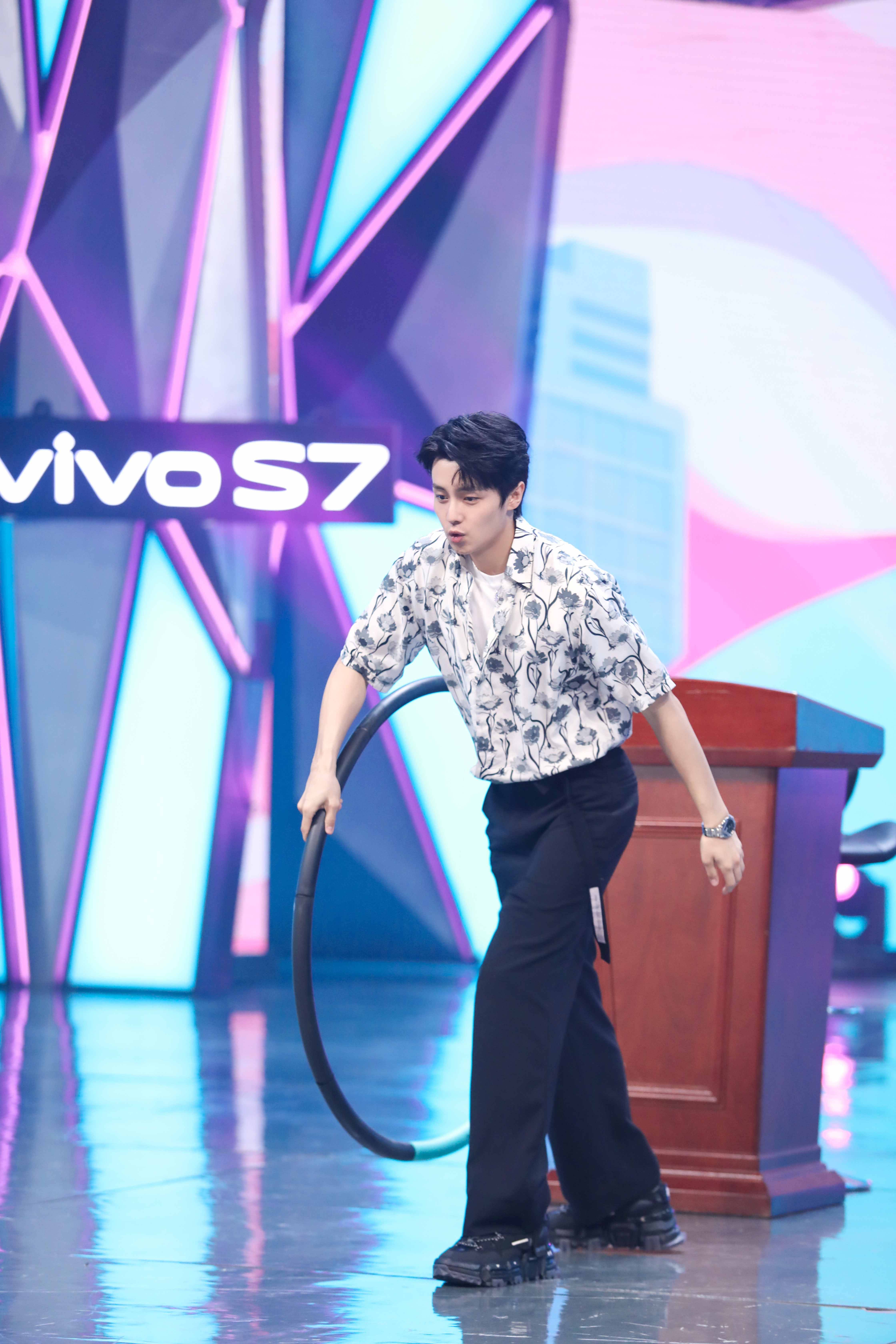 翟子路首登快乐大本营不羁少年在线玩转水陆