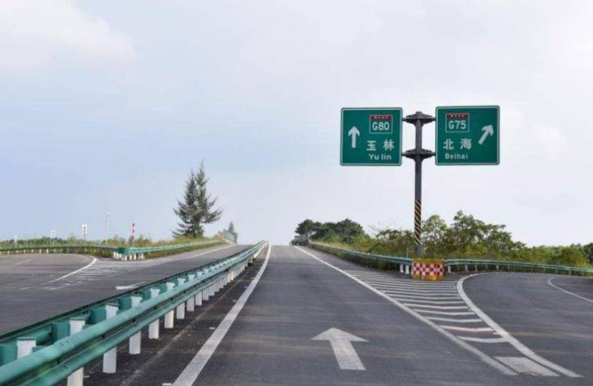 玉林的两条出海高速公路对想去海边的玉林人来说你喜欢哪条路