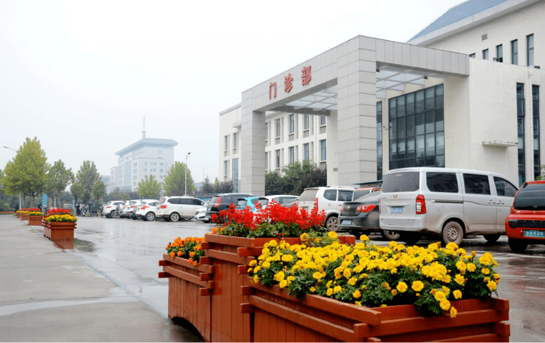 修武县人民医院南门十年的光阴,放在历史长河中,也许只是一滴名不见