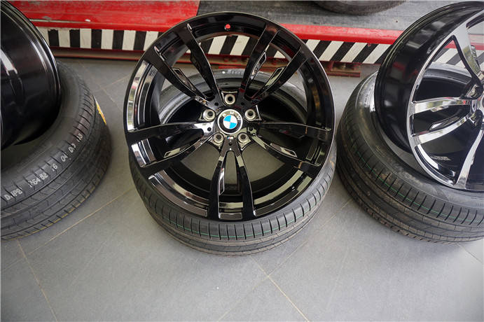 宝马x5 改装轮毂轮胎 给你的爱车换一双更安全的鞋 长沙汽车改装汇格