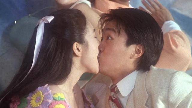 王祖贤演的,但因为档期和要的片酬太高不了了之,于是周星驰把目标锁定