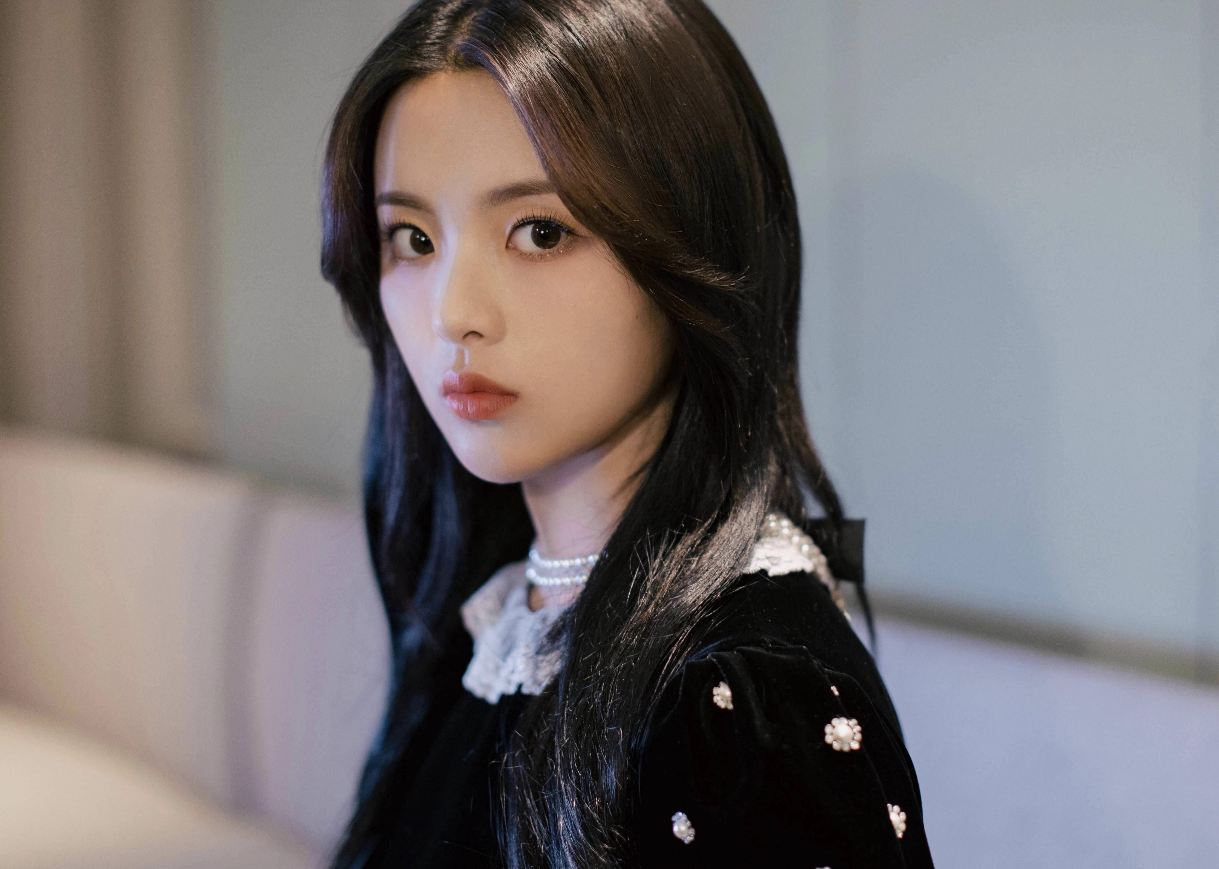 杨超越连续3年受邀miumiu秀场文艺复古风美出新高度