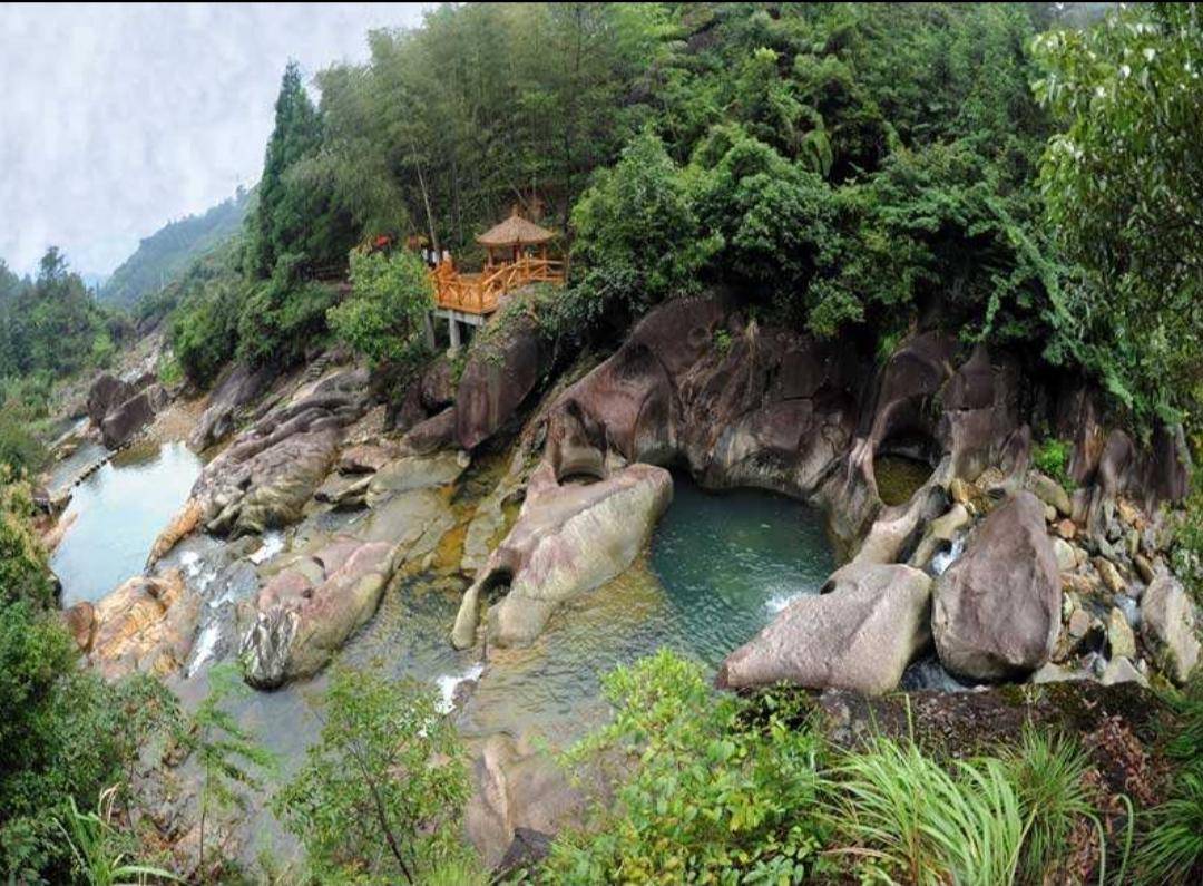 河南惊现"绿色心脏",门票仅需30元,花一份钱竟能游3区