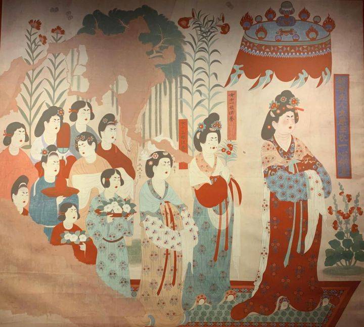 唐代贵妇如何穿衣?从敦煌壁画都督夫人礼佛图,看唐代女性的装束妆饰