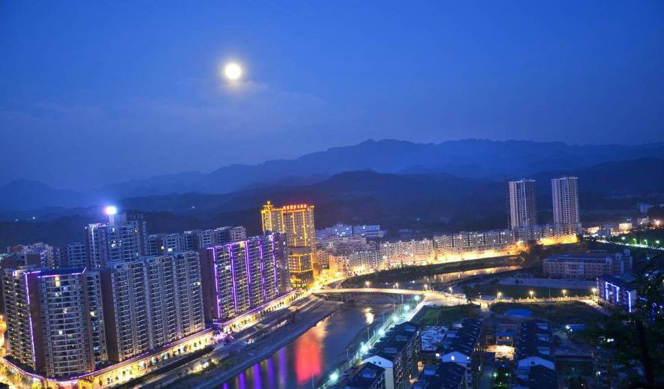 牛热烈祝贺贵州铜仁松桃县杨总成功加盟红橡树门窗