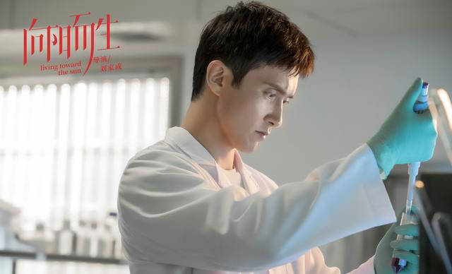 《向阳而生》来袭!蒋欣搭档高伟光,现代剧造型清爽自然