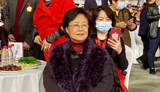 除了这几位资深老演员,年经的演员还有谢大脚于月仙,越红,来喜,包括