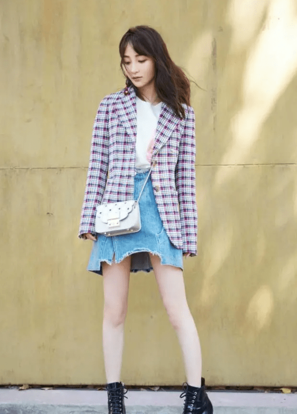 姚笛机场罕见露面穿衬衣配骑行裤身形瘦削快认不出了