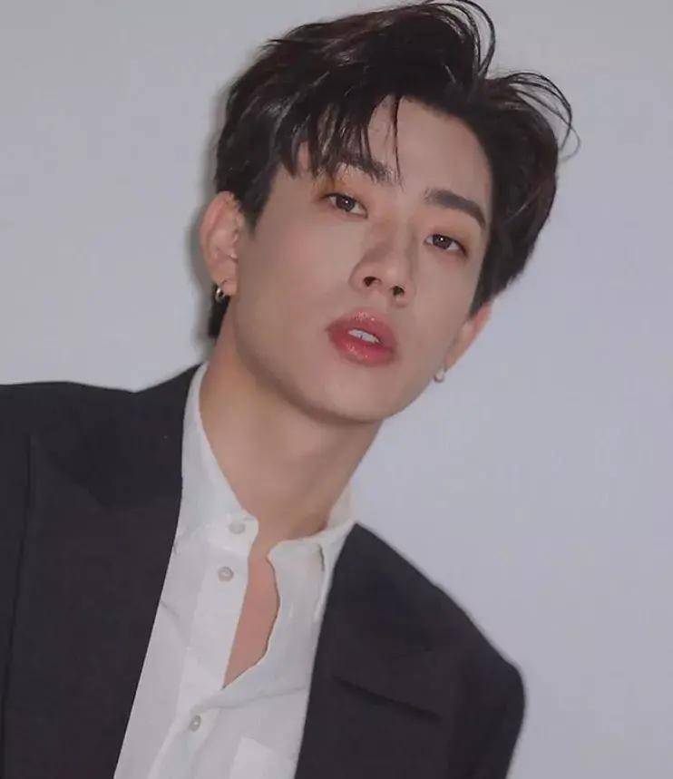 泰国男星撞脸郭麒麟,这怕不是郭德纲流落海外的"私生子"吧_jaylerr