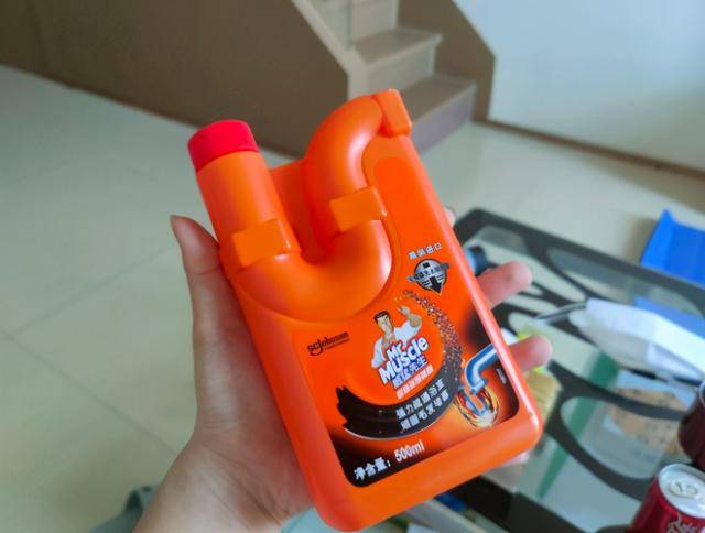 可口可乐和百事可乐经常被不喜欢的人调侃为"洁厕灵",昵称为"古明地恋