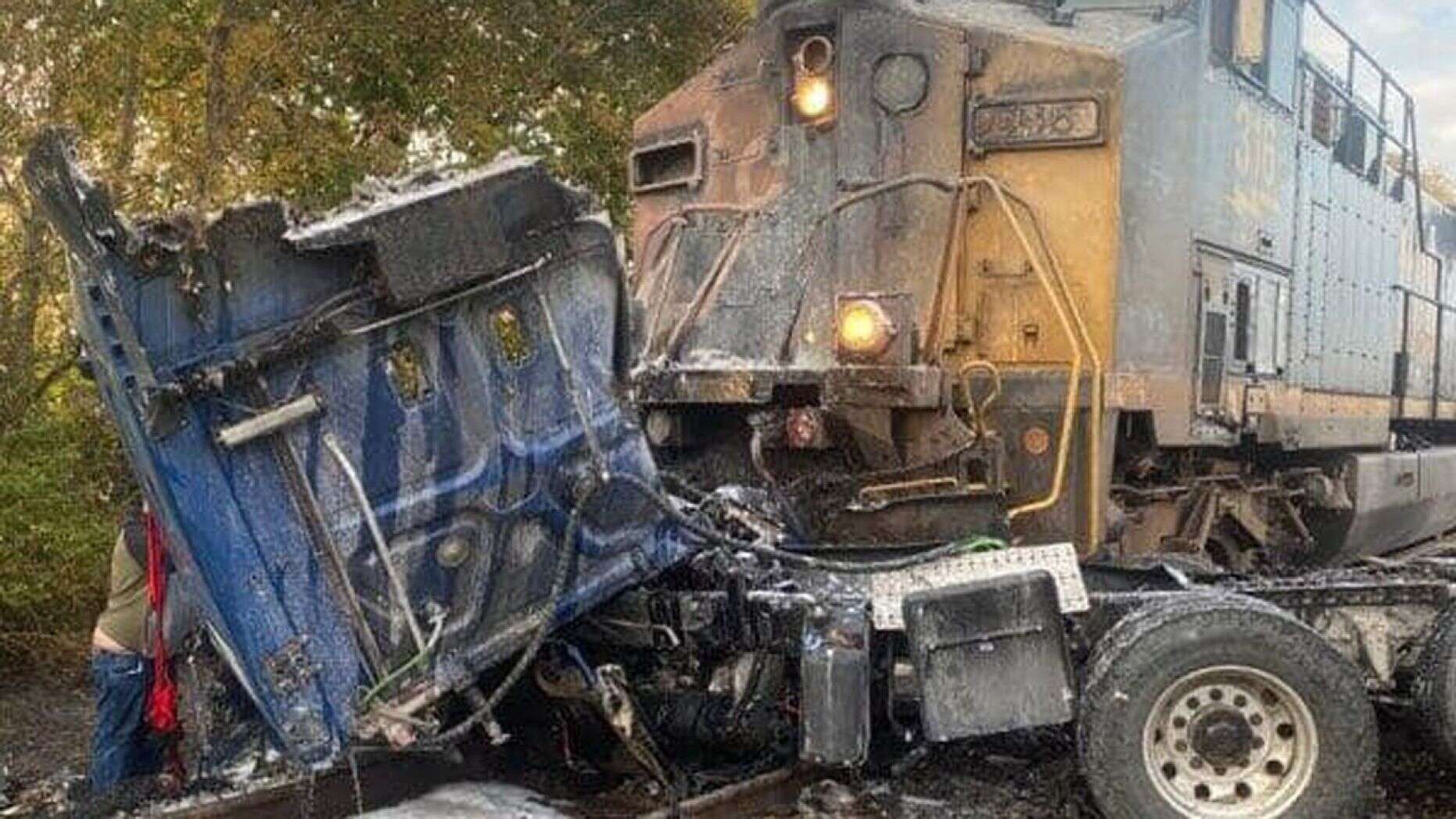 美国卡车车祸图片