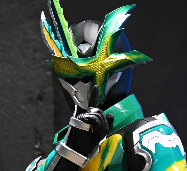 假面骑士saber:新登场的绯道莲简介