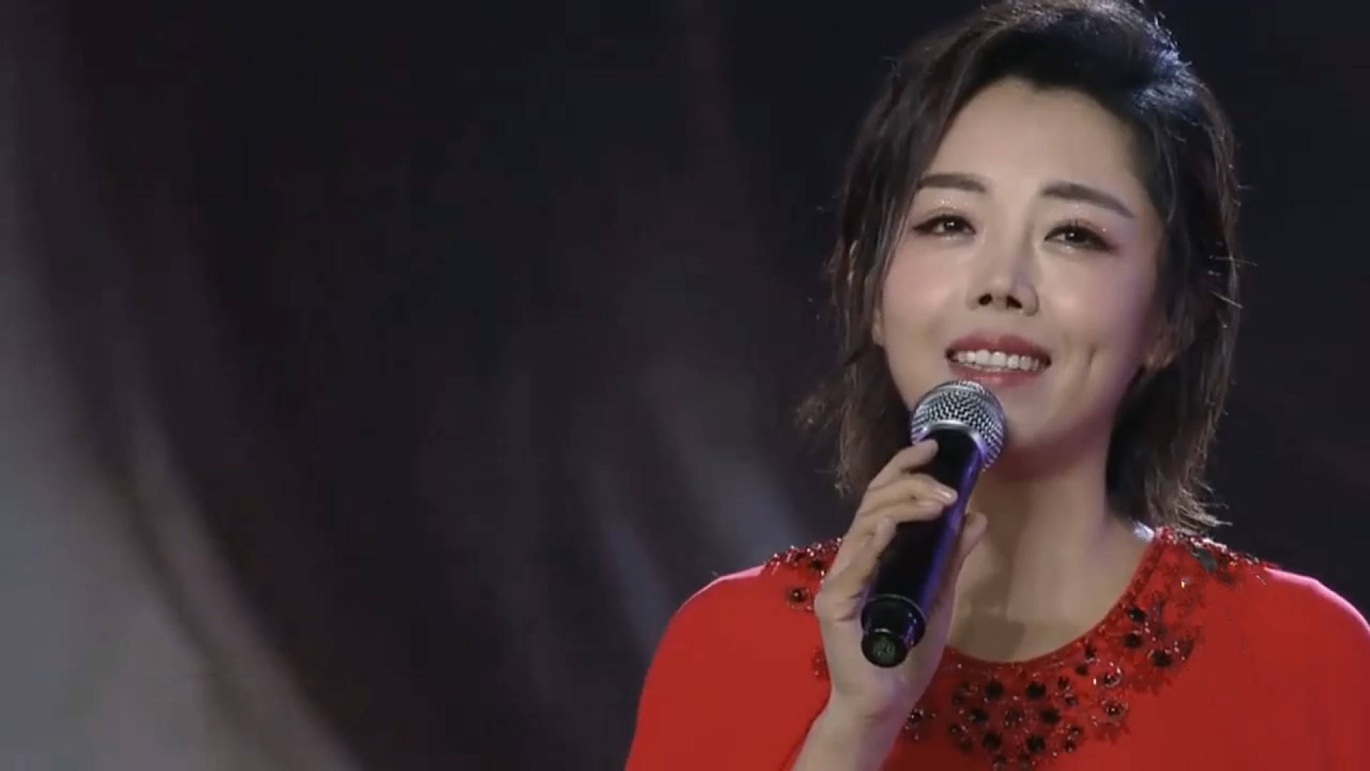 青年歌唱家李菲菲受邀出席第七届丝绸之路国际电影节,献唱《i believe