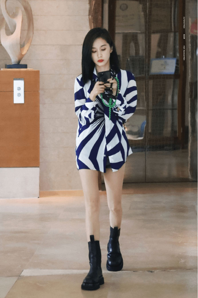 王子文的穿搭原则就是显高,上短下长和"下衣失踪"法则,显腿长