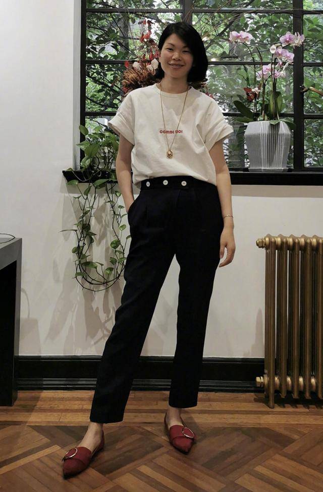 原创吕燕不愧是励志超模穿黑色抹胸连体裤亮相自信大气又时髦