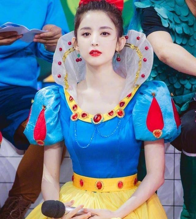 明星cos白雪公主,类型应有尽有,谁能重现迪士尼经典动漫角色_lisa