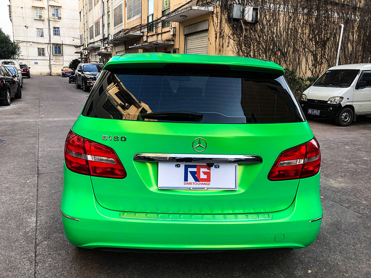 奔驰b180车身改色电光苹果绿