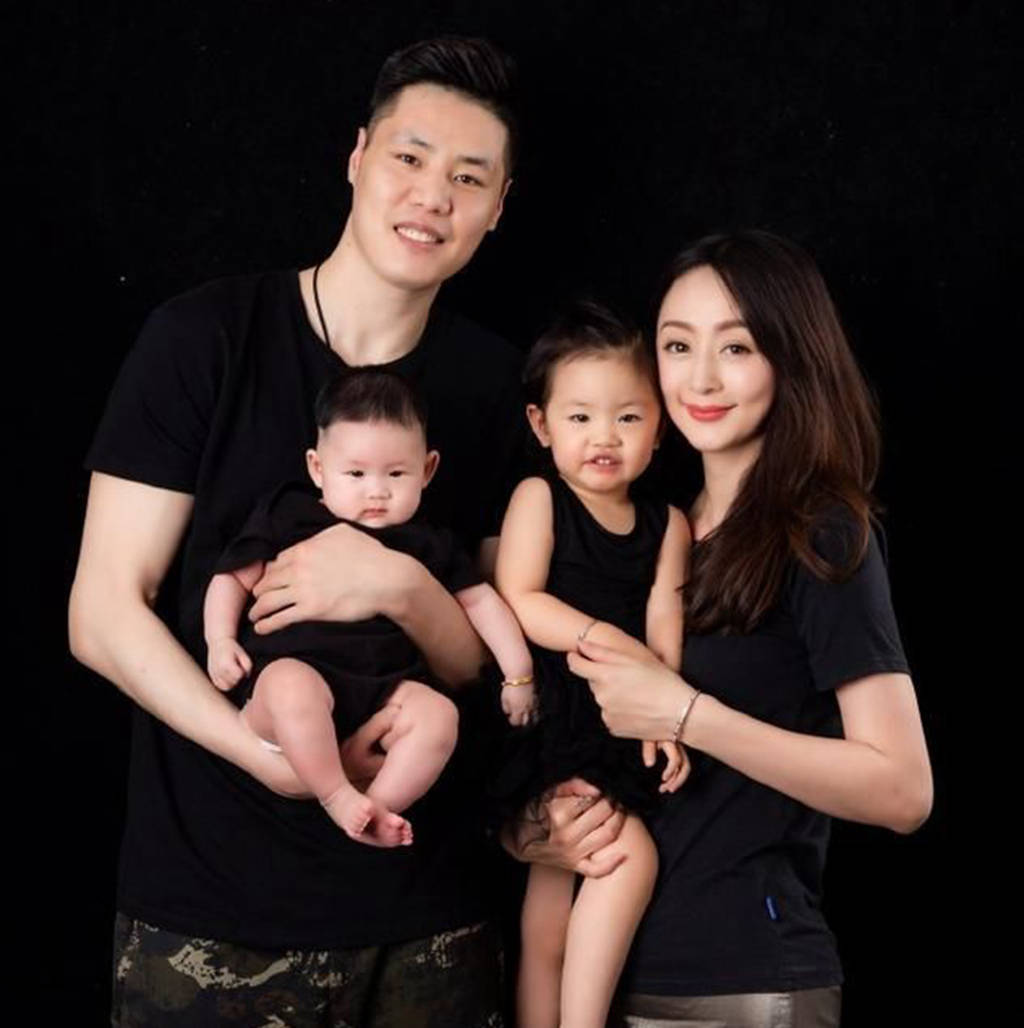 4年前开始不断受伤,场外拥有幸福家庭_贺天举