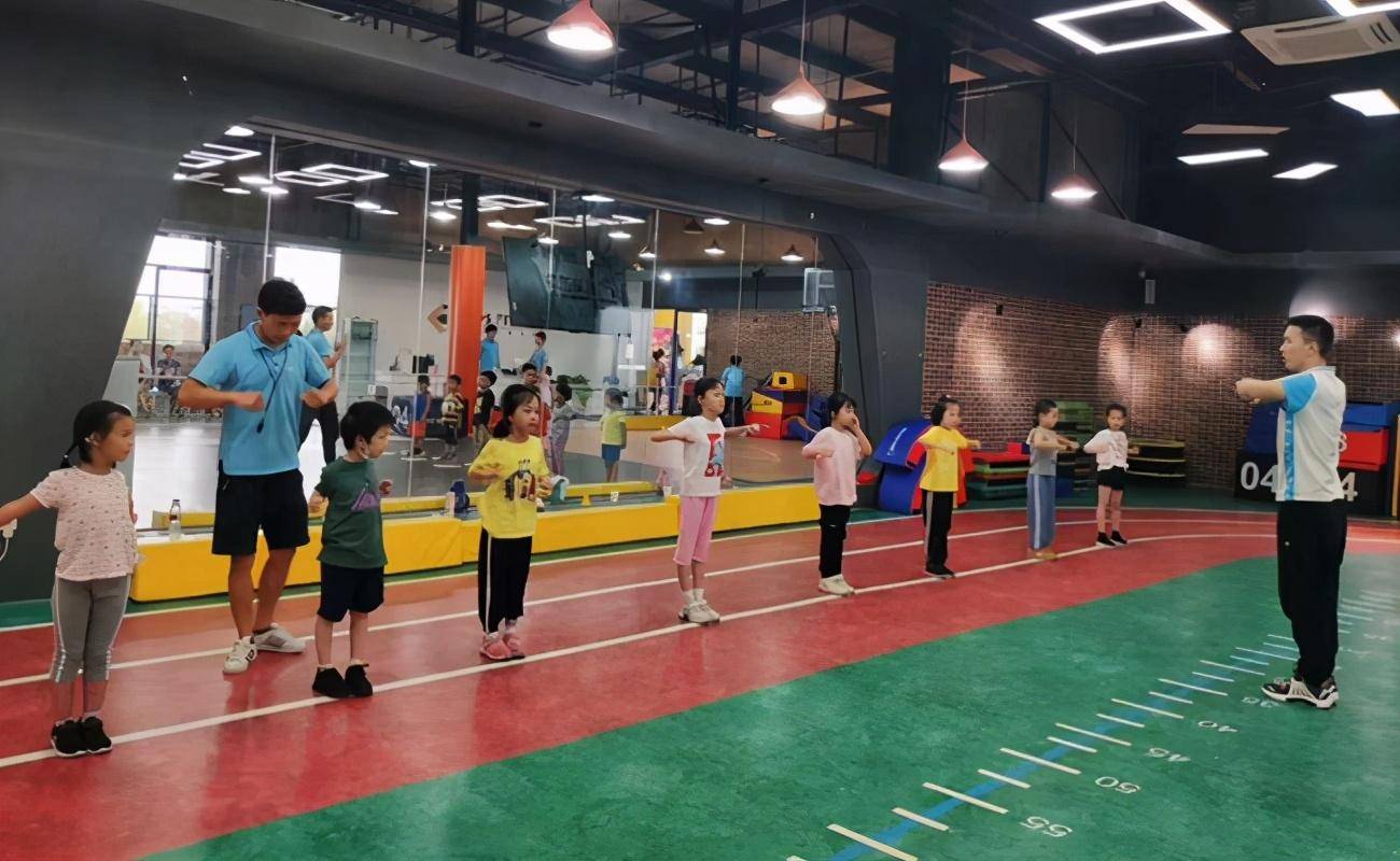 这一阶段孩子的体能与精力其实已经基本成型,我们不要断掉以前的训练