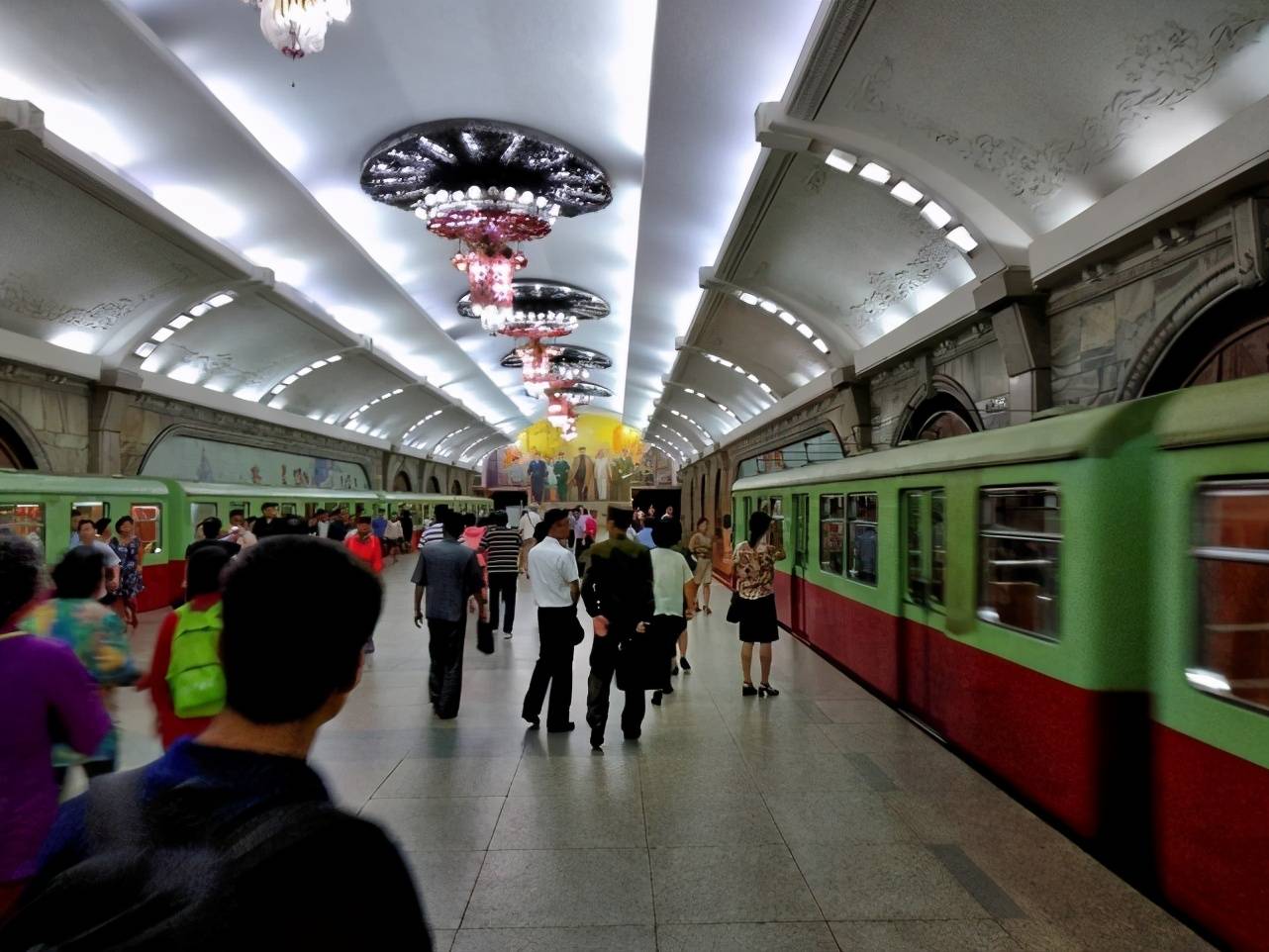 朝鲜地铁站图片
