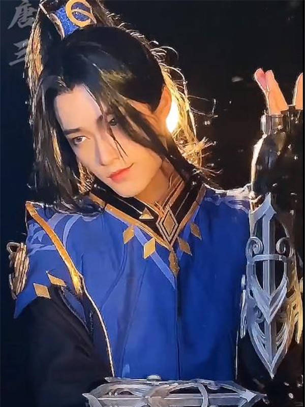 斗罗大陆"大叔"真人化,菊斗罗气质满分,宁风致相似度99%