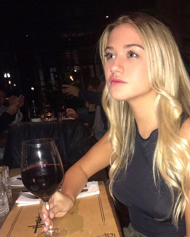 曼城神锋阿奎罗与前妻离婚惹怒马拉多纳今与嫩模女友秀恩爱