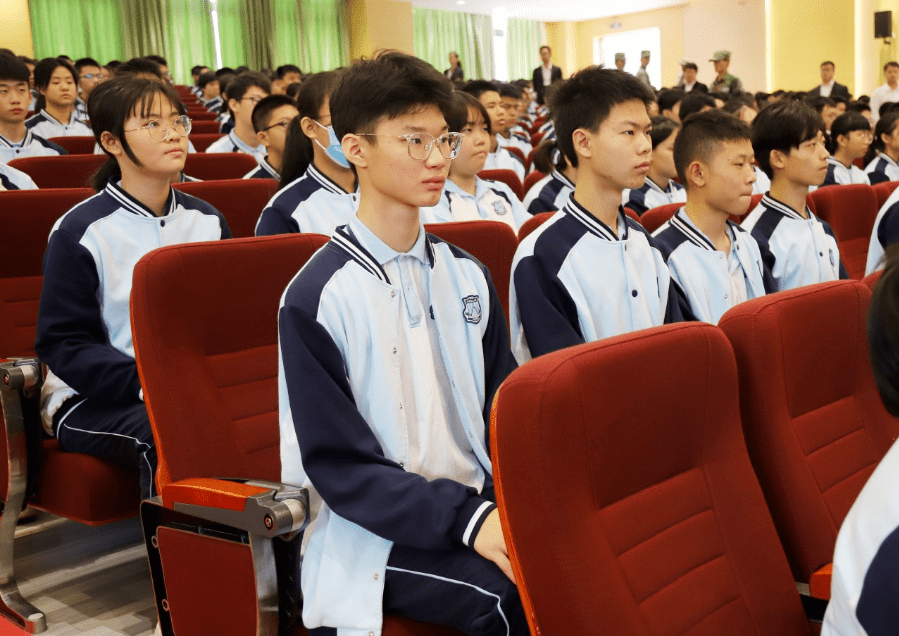 磨砺钢铁意志,争做时代新人