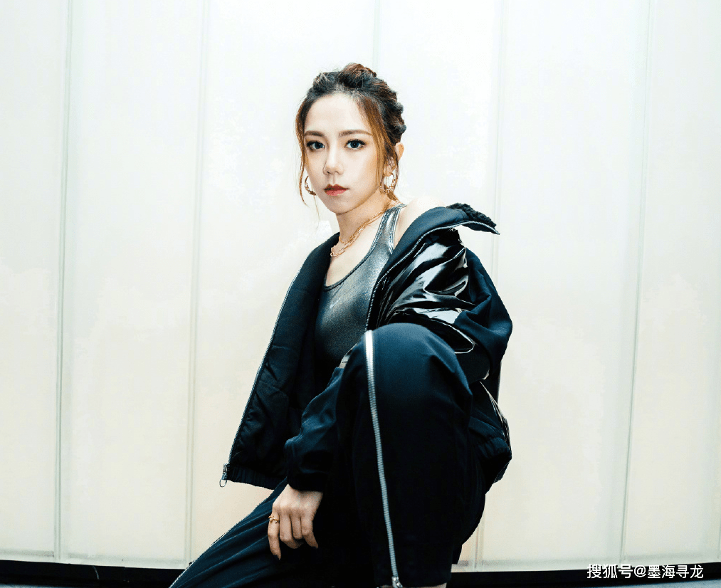 我们的歌2:黄牛透露b组最后的嘉宾为邓紫棋,神秘人x身份曝光_张艺兴