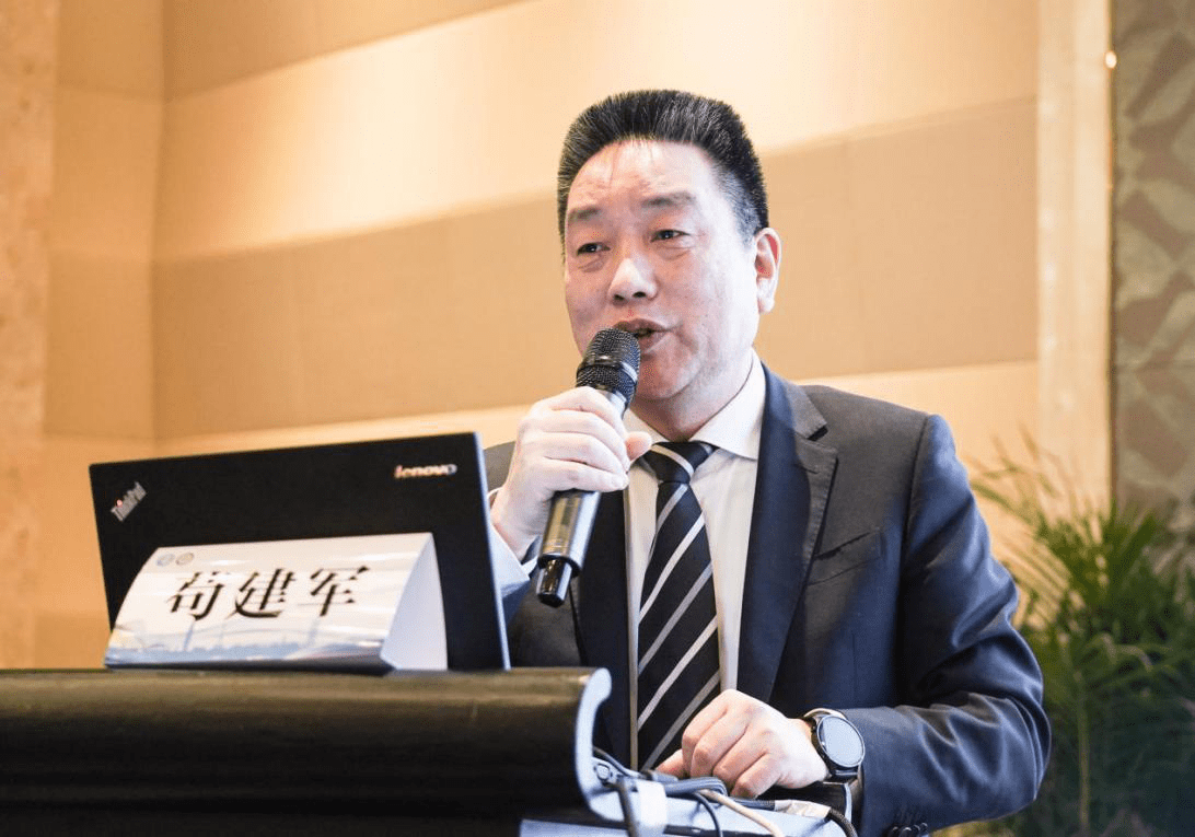 裴福兴教授首先代表中康促骨科加速康复专委会对脊柱外科功能康复学组