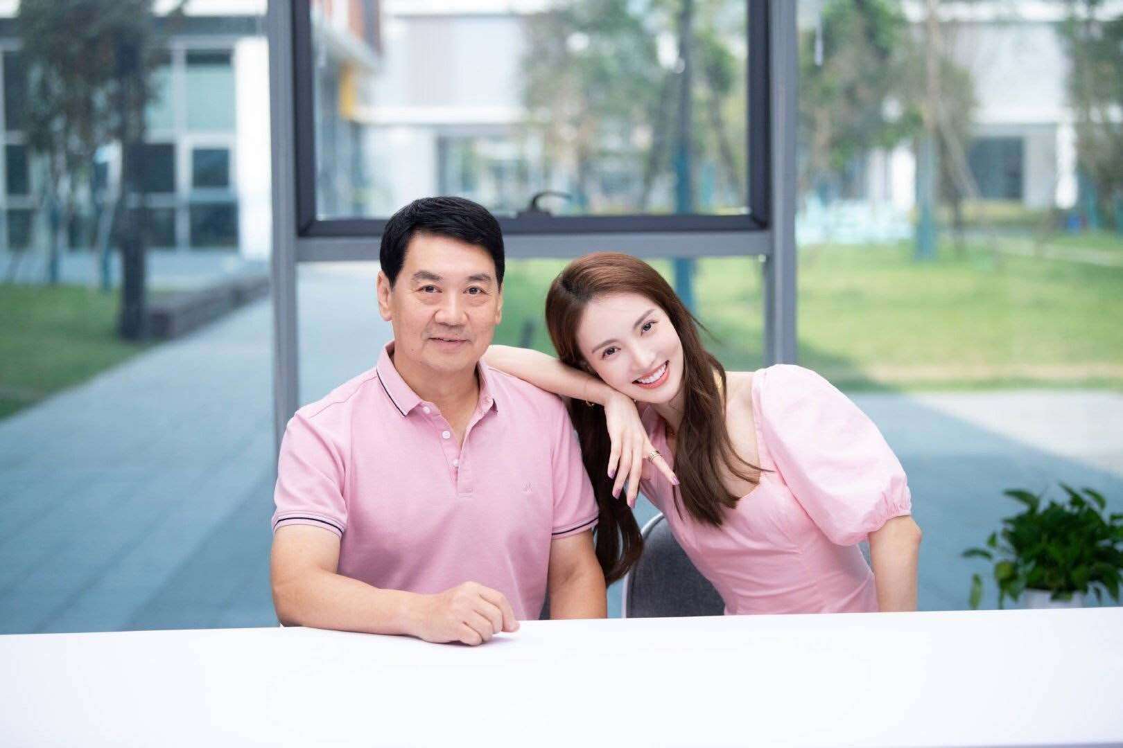 金晨和爸爸的相处模式