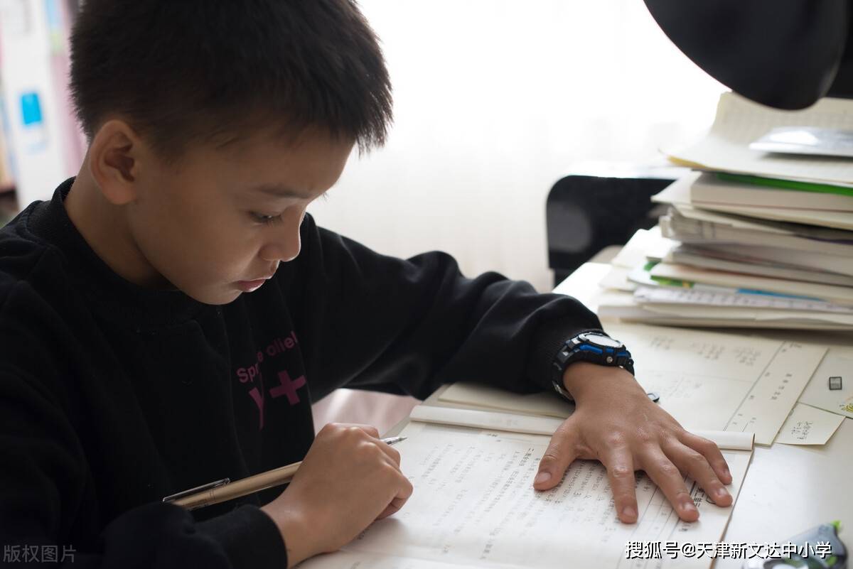 小学生写作业太磨蹭怎么办?家长别不当回事,趁早改正太关键了!