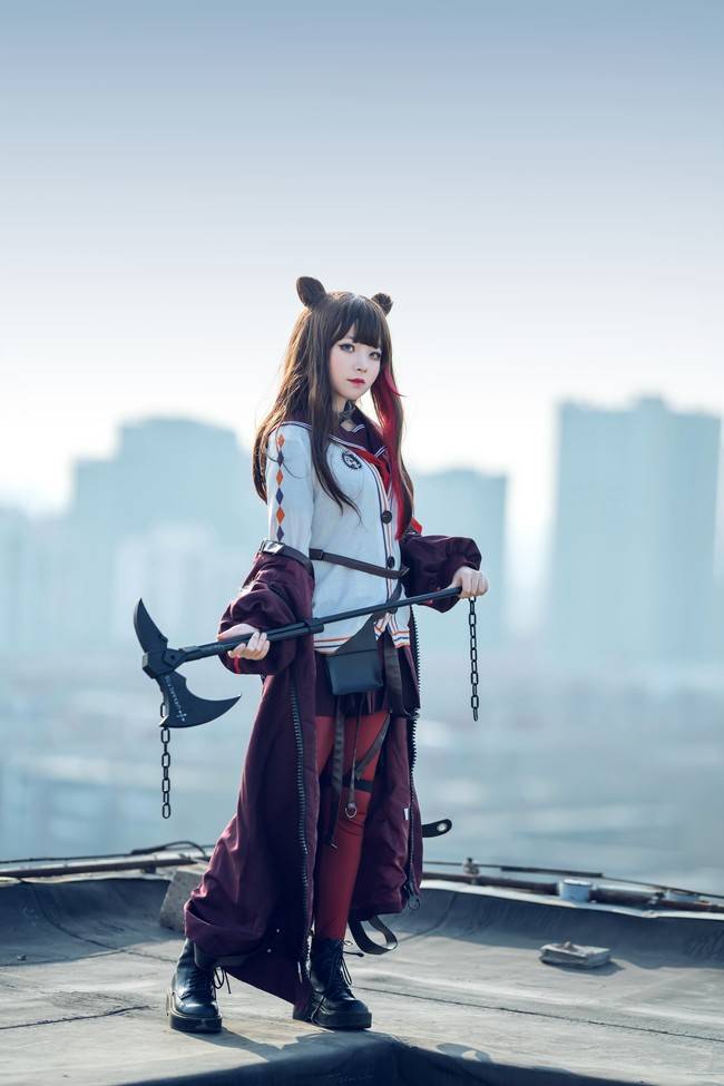 cos明日方舟非常帅气的凛冬