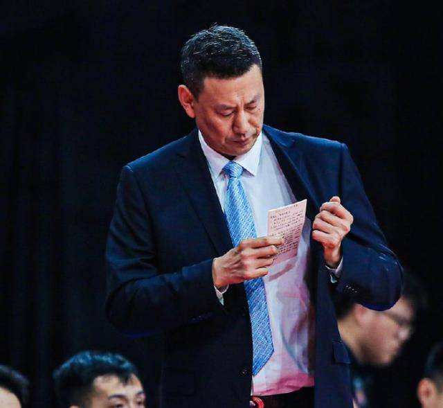 父子新兵!李禄瞳首秀4分2板,江苏两连败,李楠调侃:我太难了