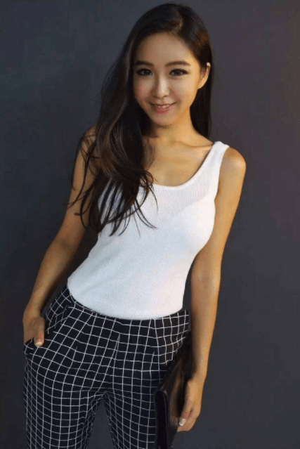 中国最美女主播31岁周玲安美到窒息网友中版的卡戴珊