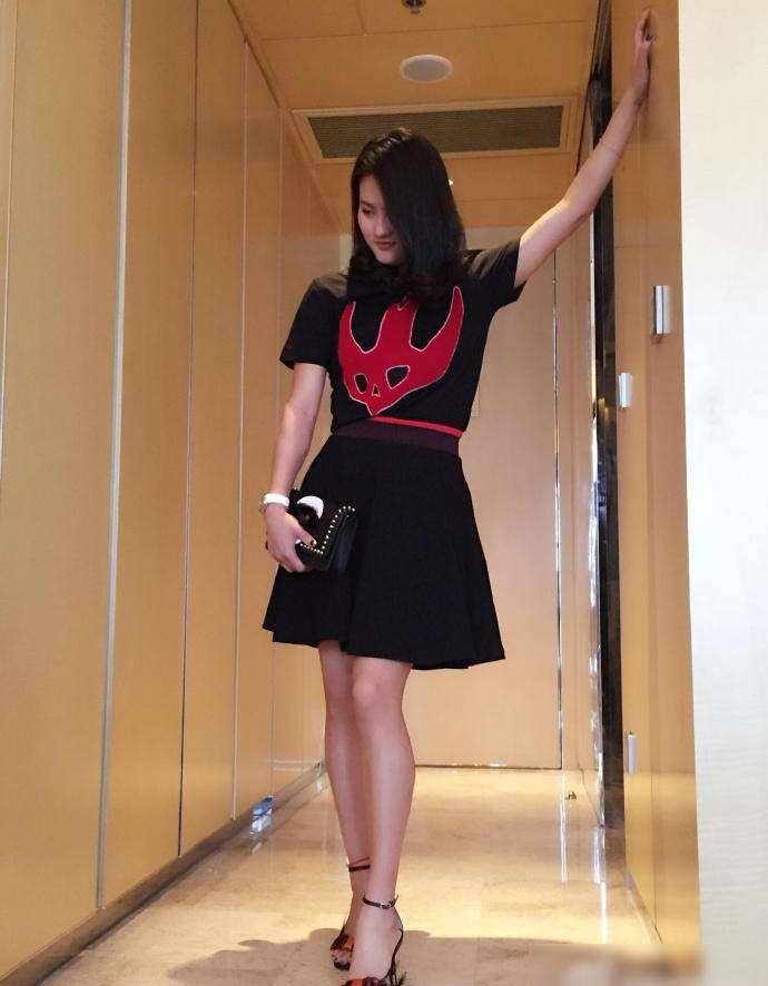 奥运五冠王陈若琳,退役后脸上胖一圈,如今成时尚女神