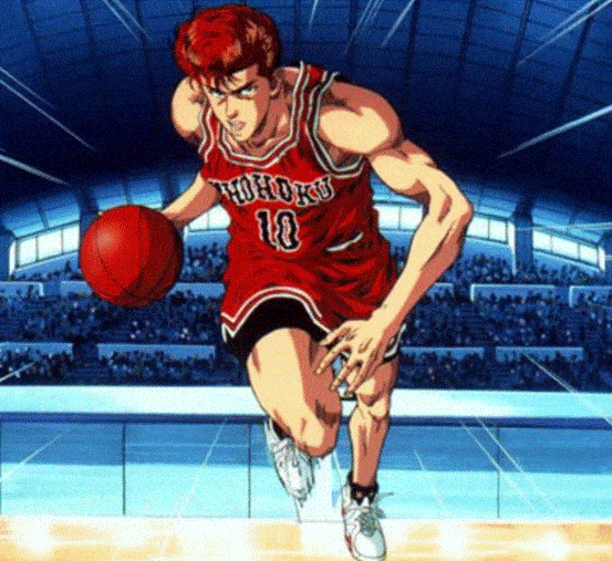 在动漫里,樱木花道作为一名大前锋拥有极强的篮板实力和防守能力,而在