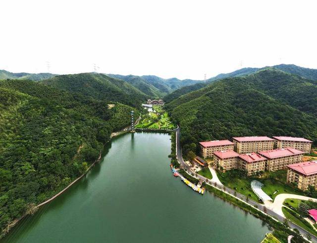 山屿海亲心谷度假区坐落于享有"文房四宝之乡"美誉的安徽省宣城市