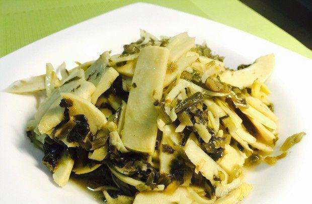 雪菜炒春笋鲜嫩清爽营养美味雪菜鲜香微咸超下饭