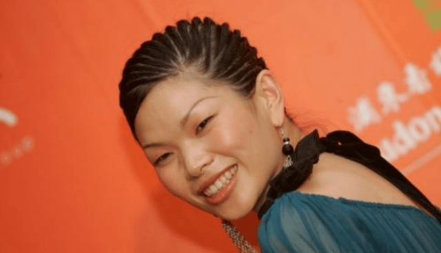 37岁世界顶级丑模成功嫁入法国豪门如今7岁混血儿子颜值亮了