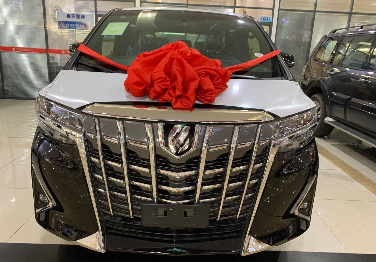 横霸mpv市场的存在丰田埃尔法35台湾版豪华航空座椅